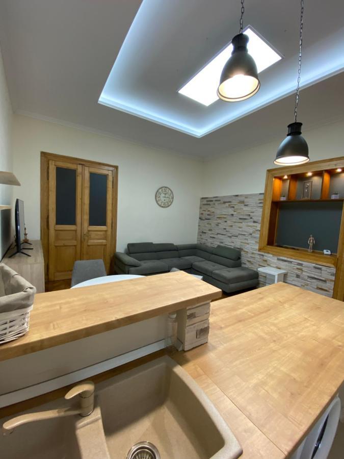 Centre Ville Apartment Cluj-Napoca Buitenkant foto